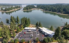 Oyster Bay Inn & Suites